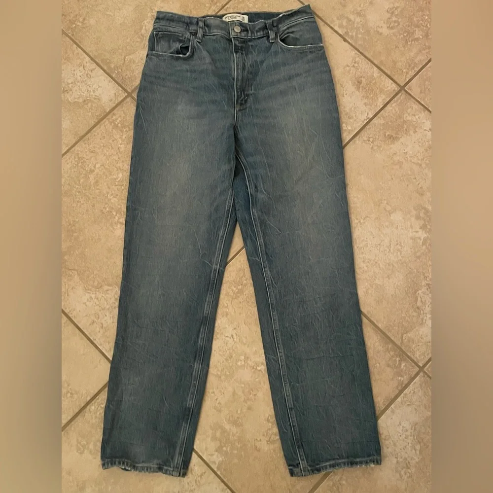 Abercrombie and Fitch 90s Straight Ultra High Rise 30/10 - Picture 2 of 4